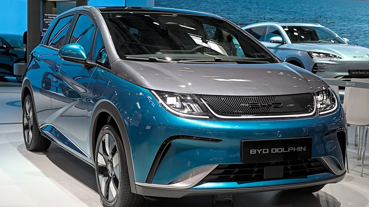 BYD Dolphin: Harga, Spesifikasi, Jarak, dan Varian 2026