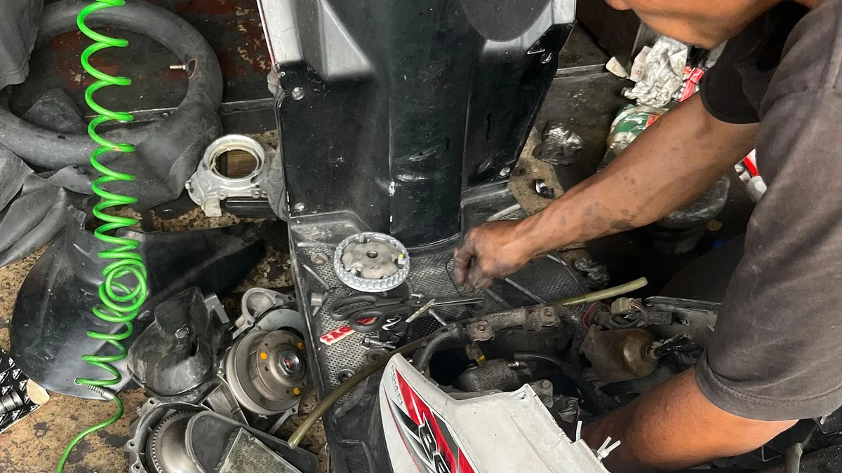 Servis Motor Rutin: Jadwal dan Rincian Biayanya